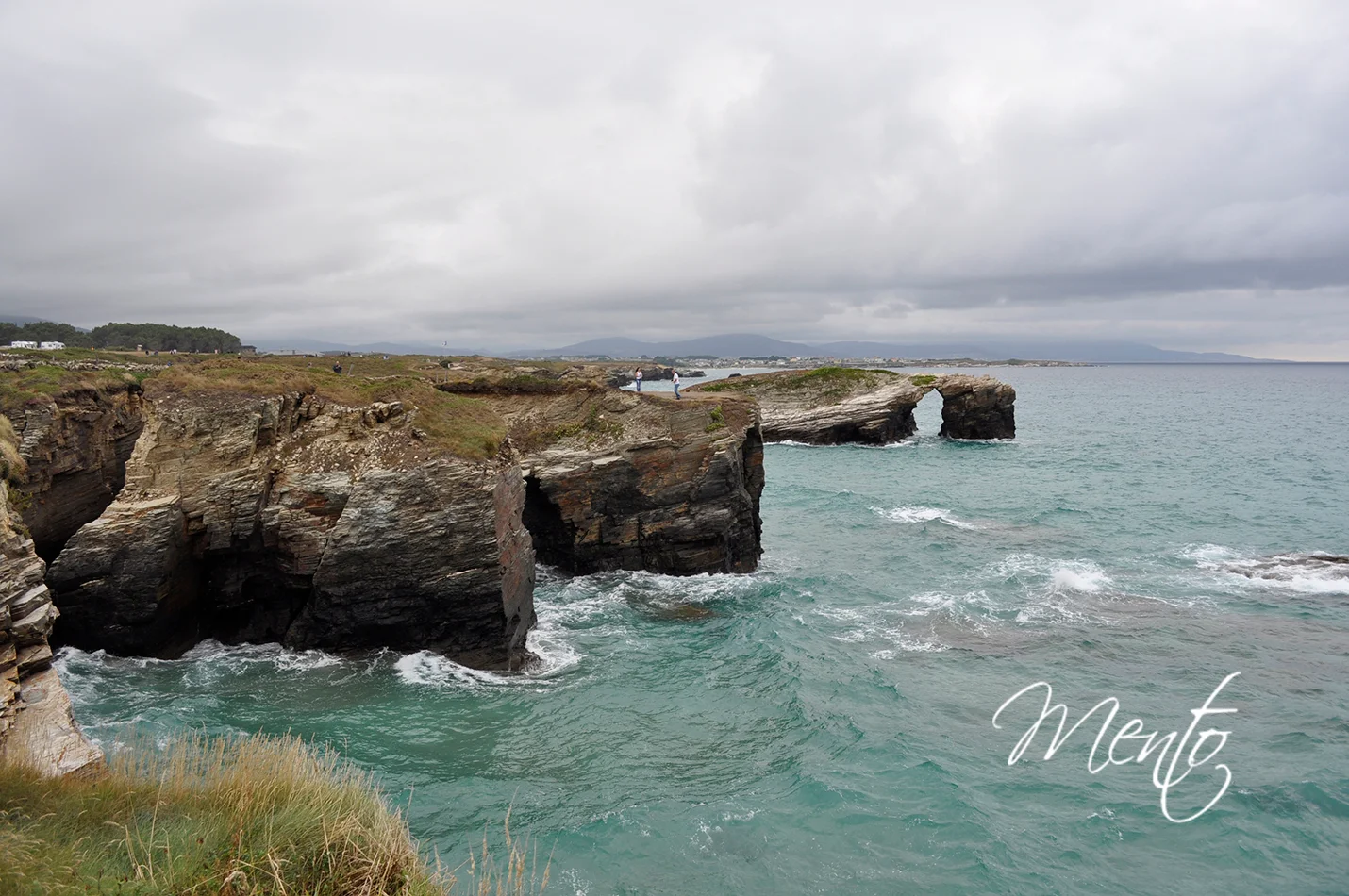 Playa de las catedrales con marea alta.