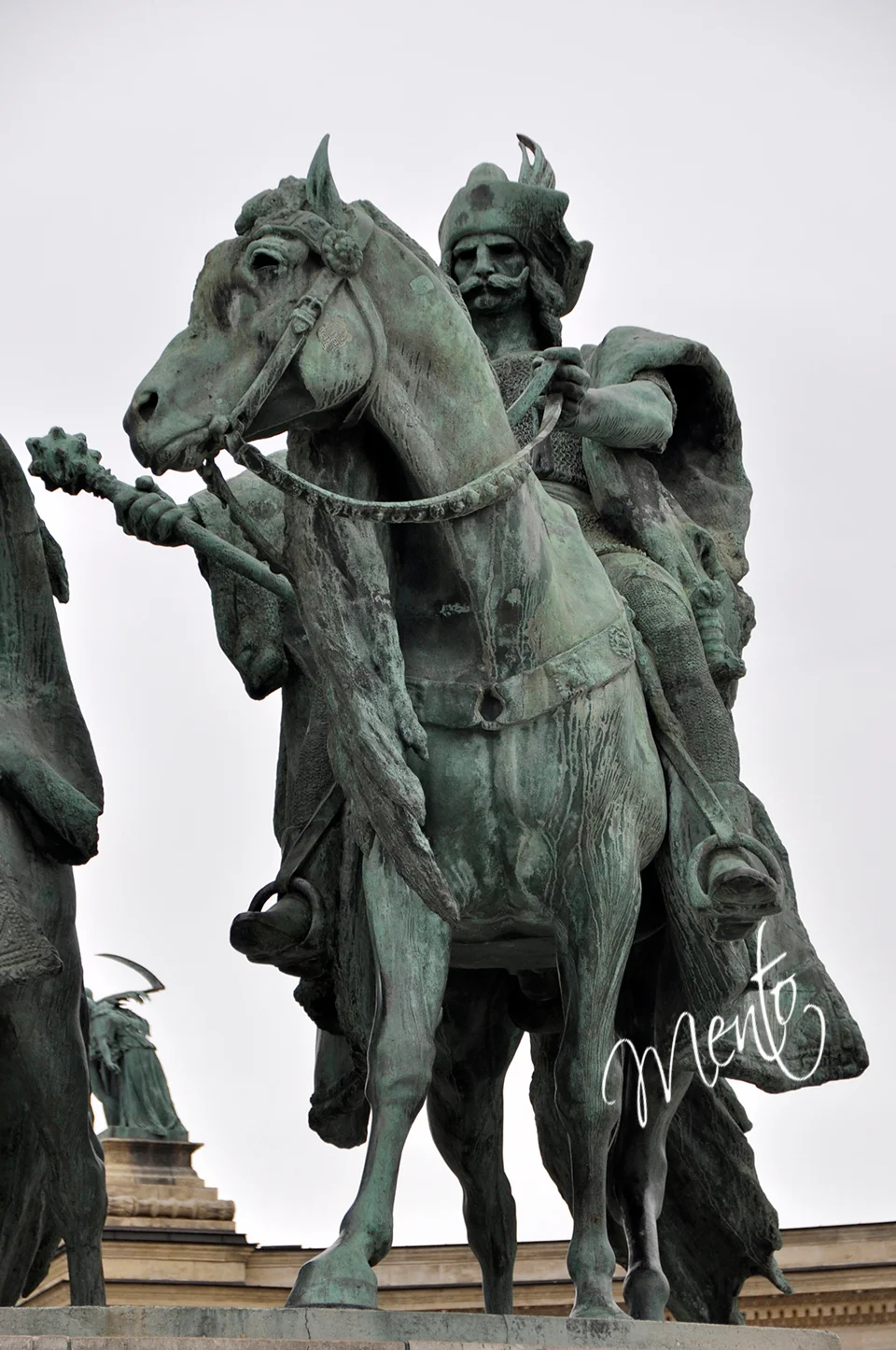 Detalle del conjunto escultórico de la Plaza de los Héroes.