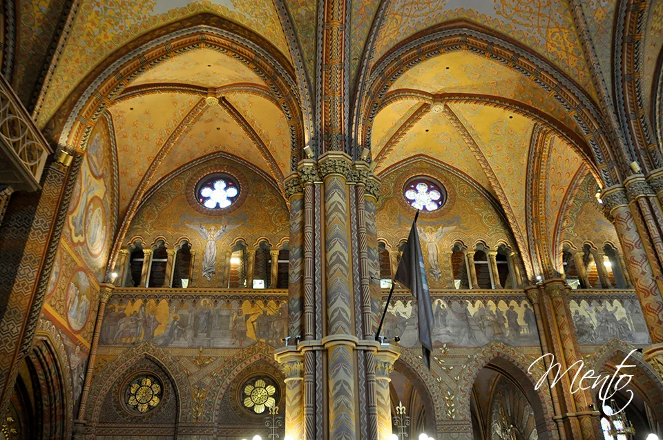Interior de la iglesia de Matías.