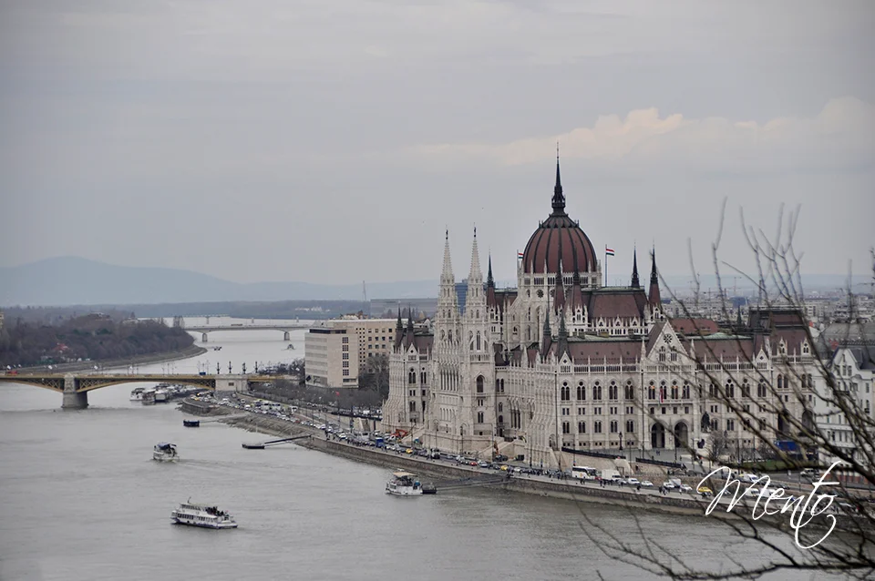 El Parlamento visto desde Buda