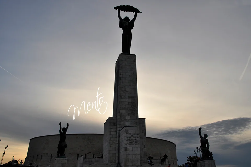 Monumento de la liberación, coronando el Monte Gellért, dominando toda la ciudad.