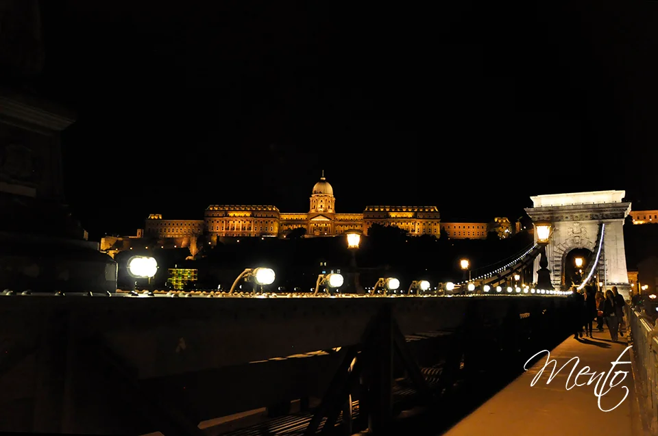 Castillo de Buda, dominando la ciudad día y noche