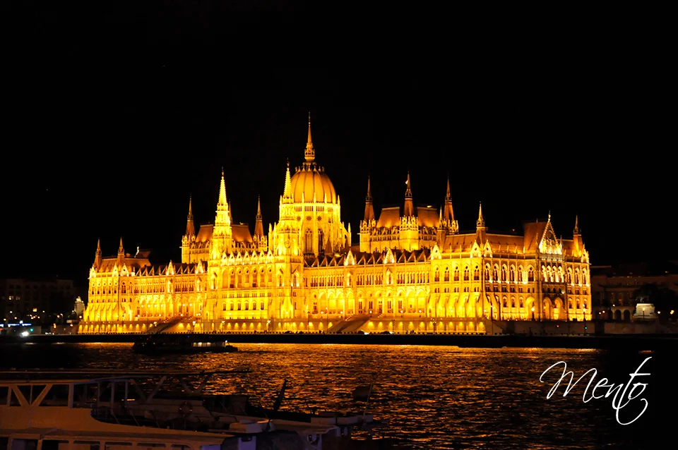 Parlamento iluminado.