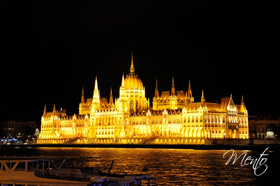 Parlamento iluminado.
