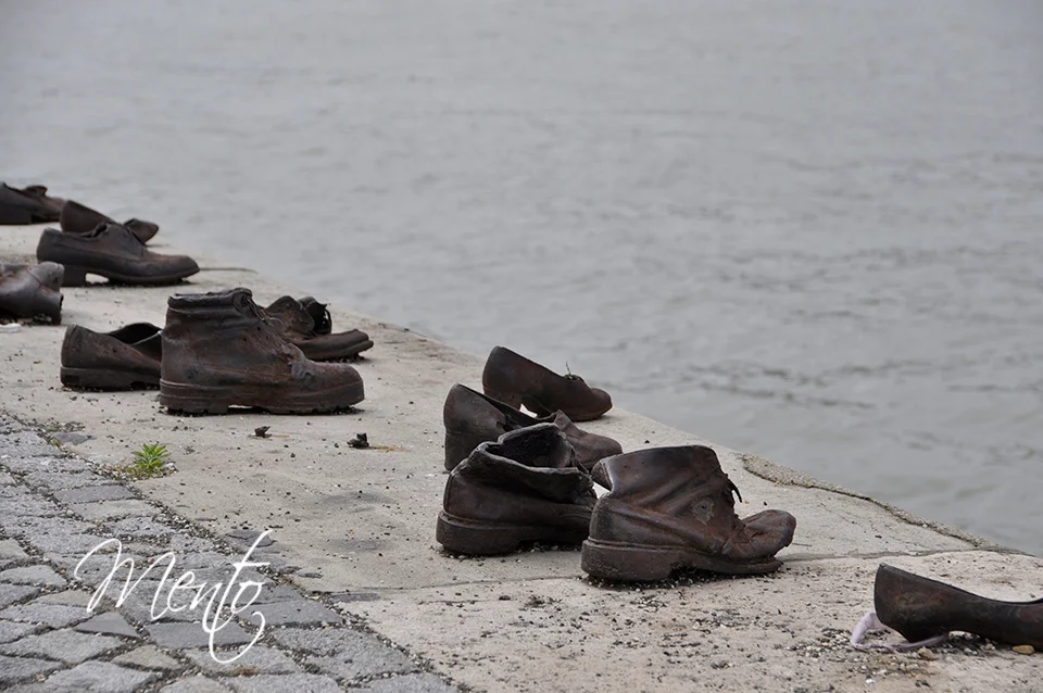 Zapatos del Danubio.