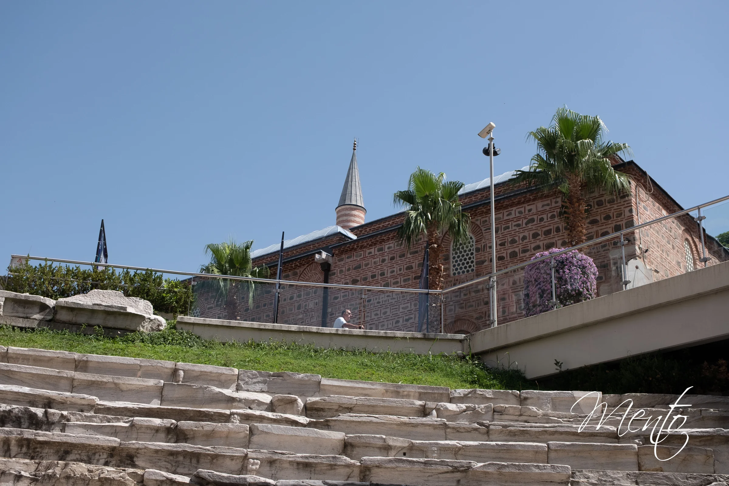 Plovdiv. Imagen de la mezquita Djumaya desde el estadio romano.