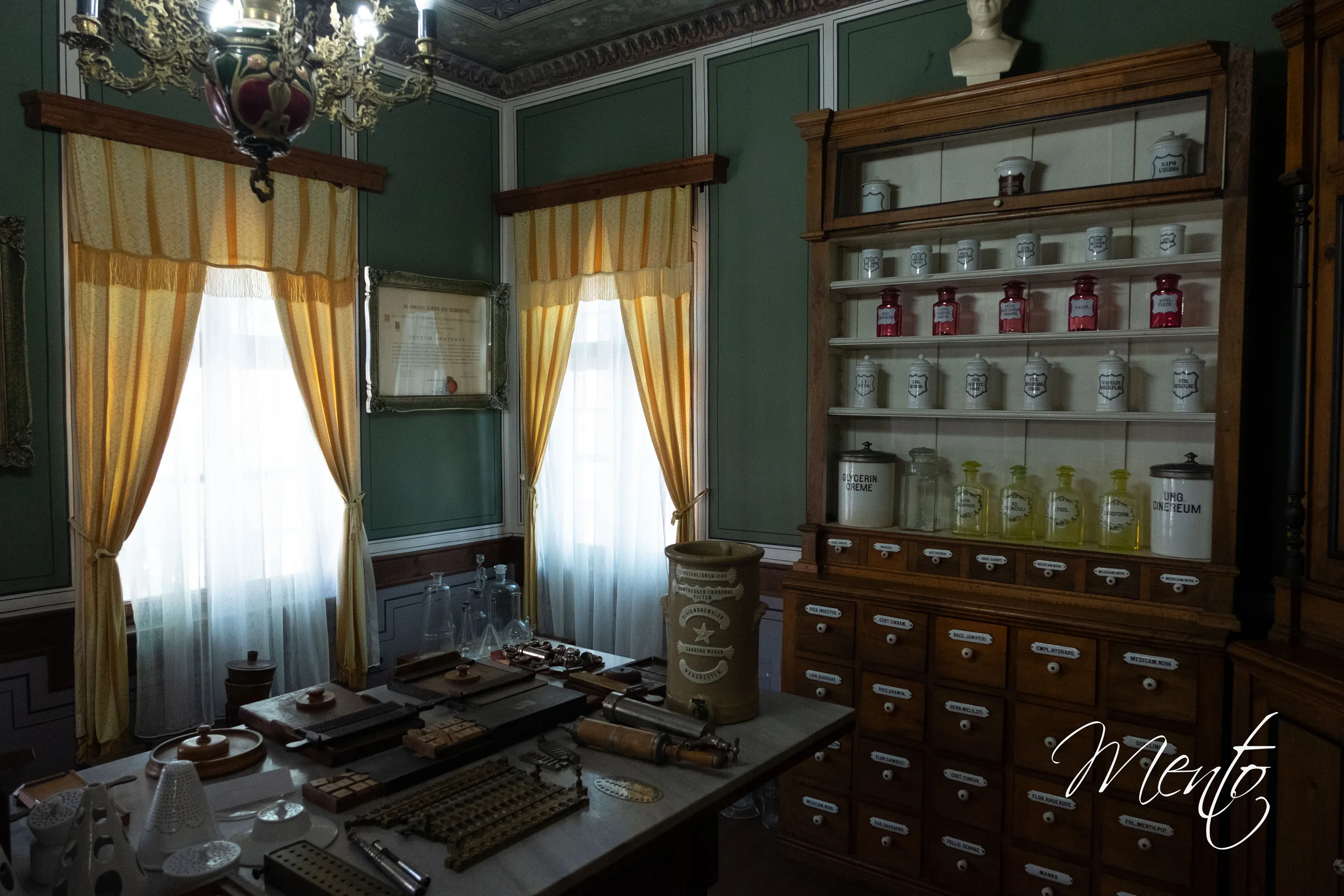 Detalle interior de la Farmacia museo Hipócrates. Plovdiv