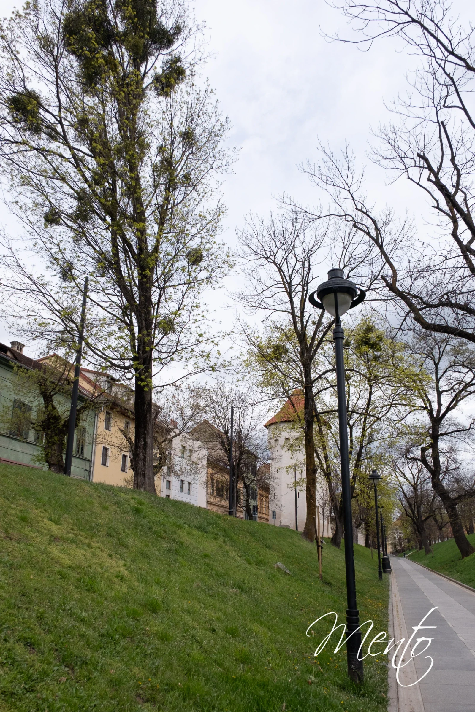Recorriendo el paseo de la ciudadela en Sibiu.