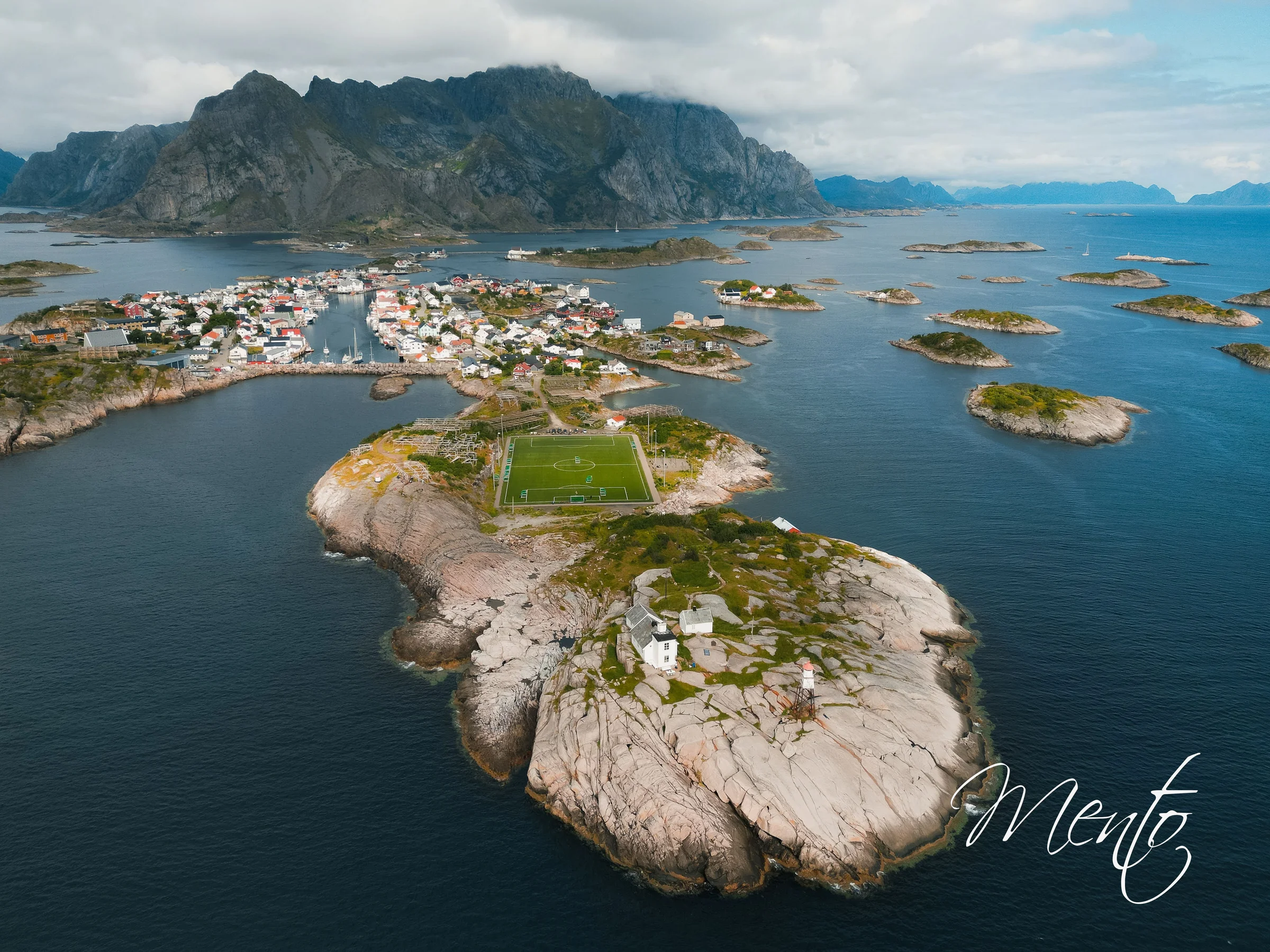 El famoso campo de futbol de Henningsvær