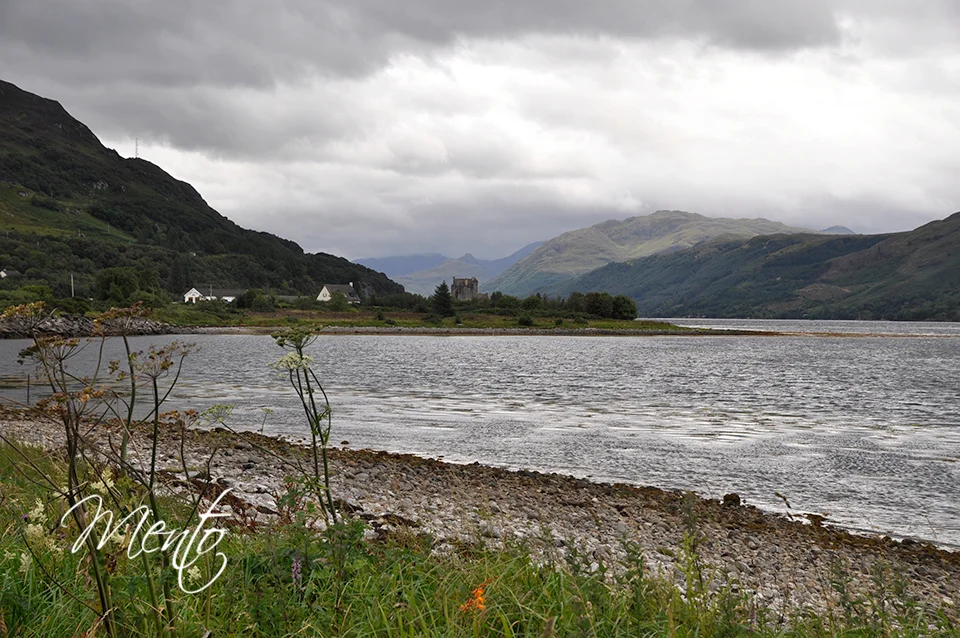 Primera vista del Castillo de Eilean Donan desde el camping