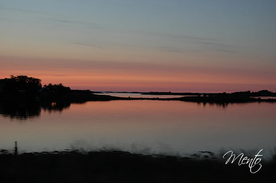 Noche clara en la carretera Atlántica.