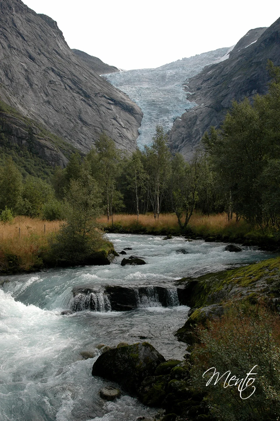 Primera visión del glaciar Briksdal al aproximarnos.