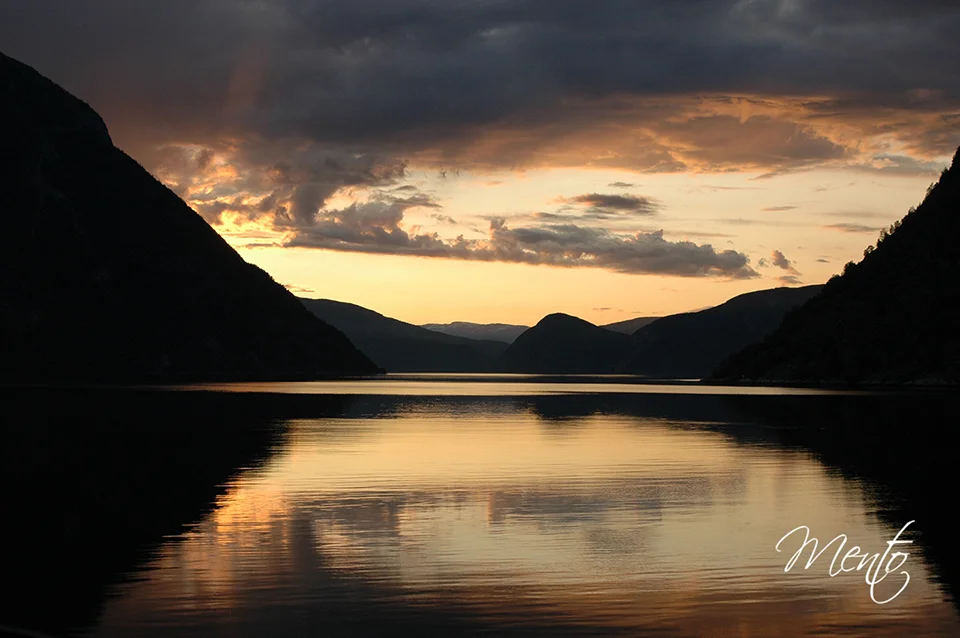 Atardecer en el fiordo de los Sueños