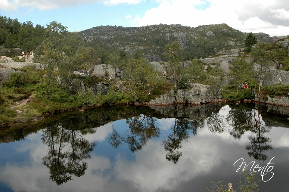 Llegando al Preikestolen