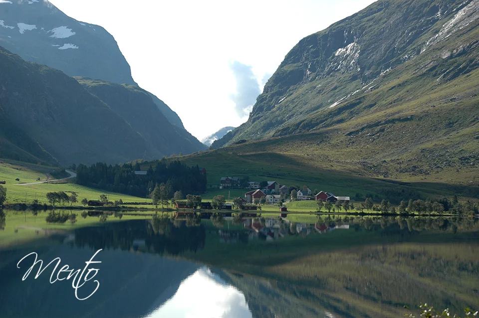 Lago Eidsvatnet como un espejo