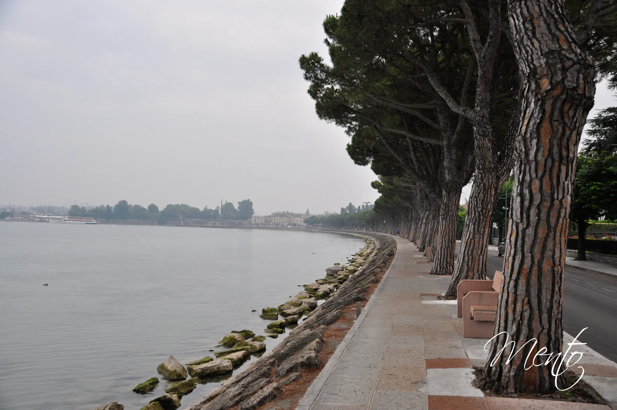 Peschiera del Garda. Paseo Lungolao Mazzini