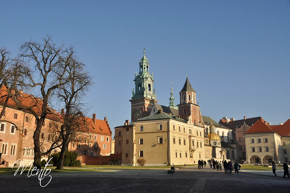 Los turistas comienzan a llegar al castillo de Cracovia