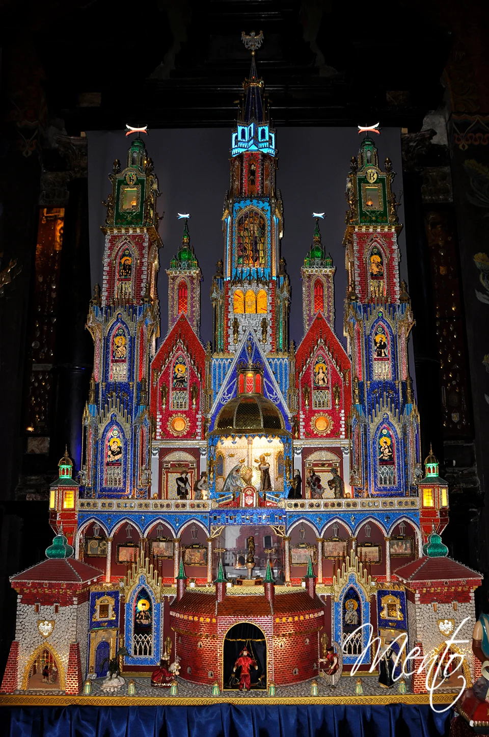 Enorme Belén tradicional polaco dentro de la Basílica de los Franciscanos
