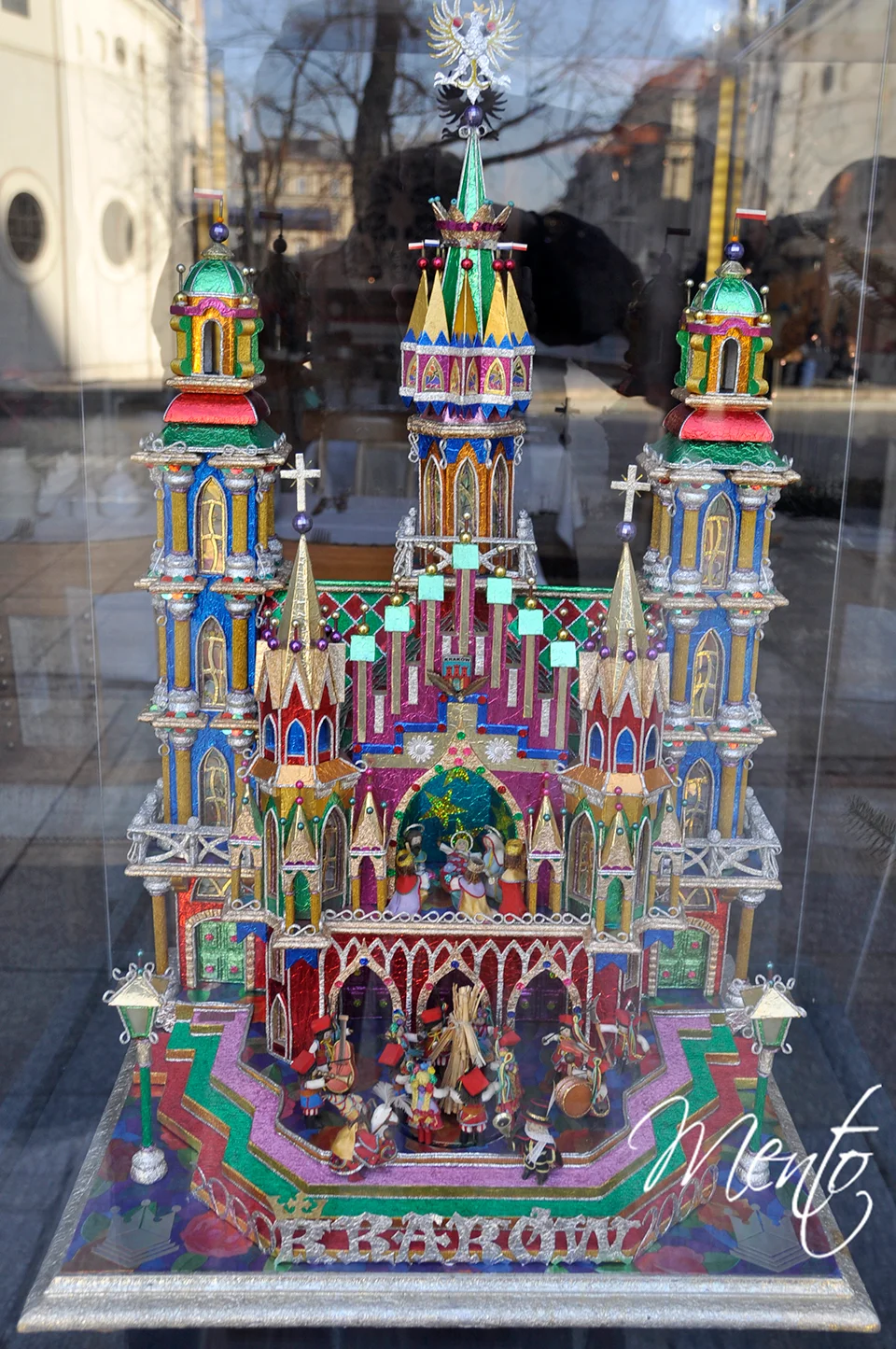 Belén tradicional en el escaparate de un comercio.