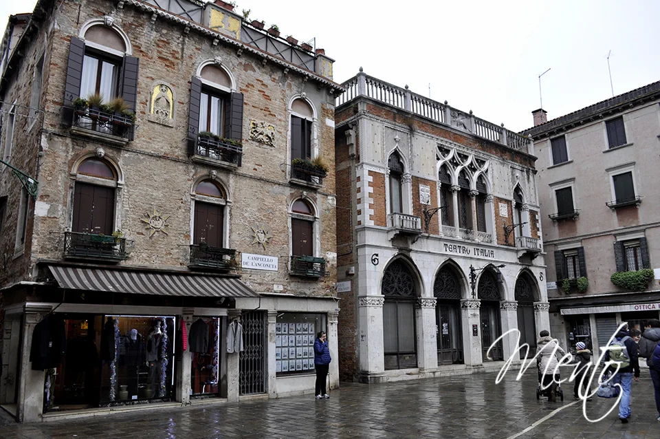 Teatro Italia en el Campiello de l'Aconeta