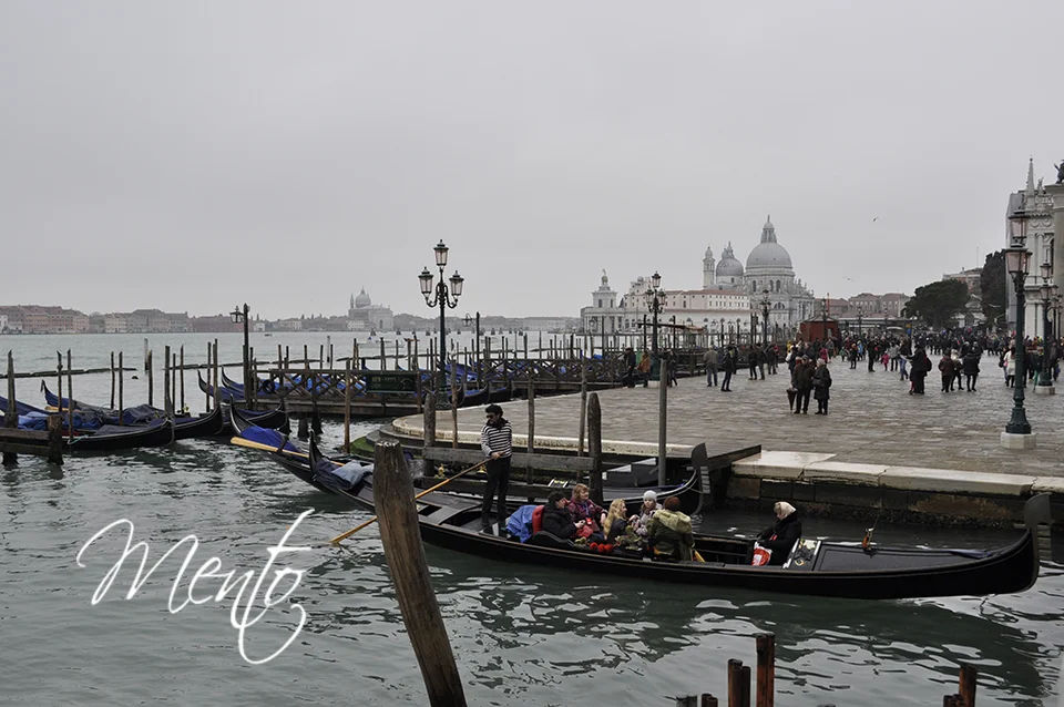 Embarcadero junto al Palacio Ducal