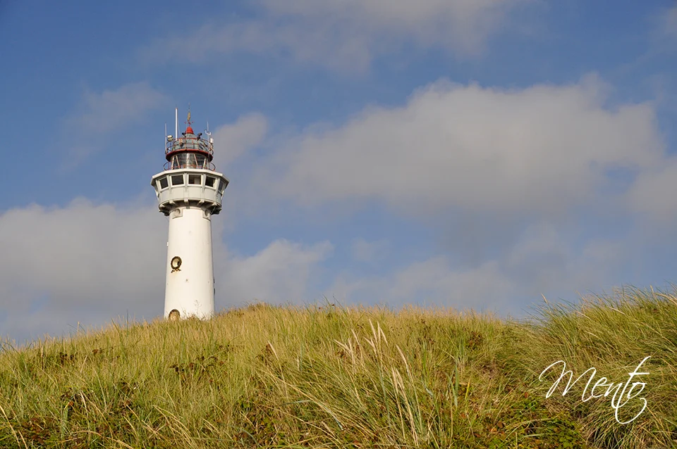 Faro sobre la playa de Egmond aan Zee