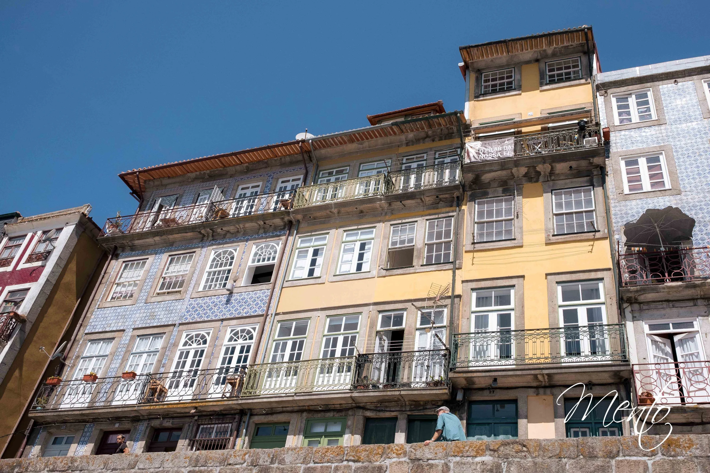 Casas en Cima do muro en la RIbeira