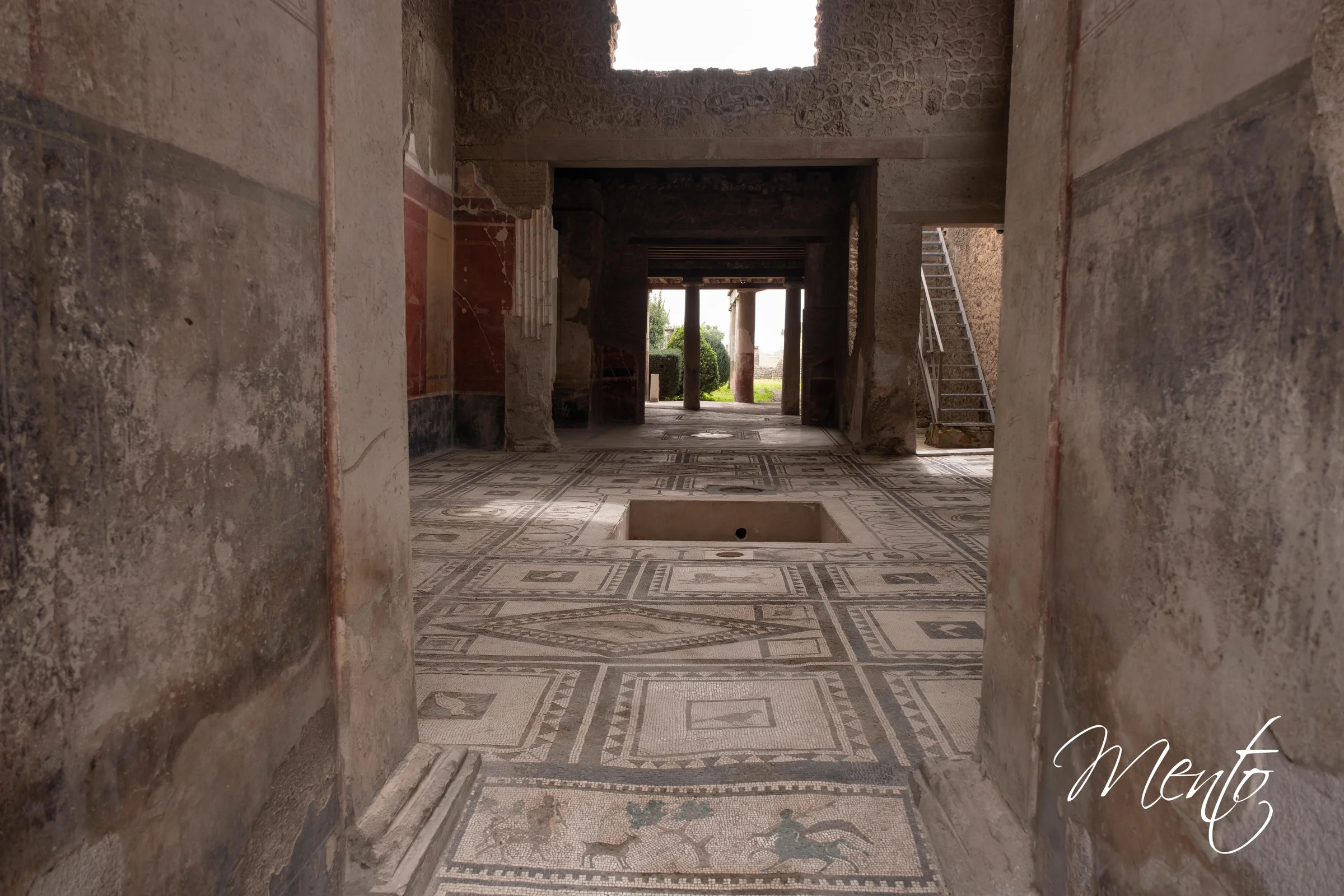 Maravilloso suelo mosaico en una vivienda de Pompeya
