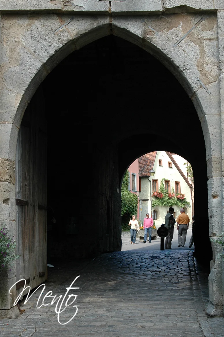 Arco bajo la Burgtor en Rothenburg ob der Tauber