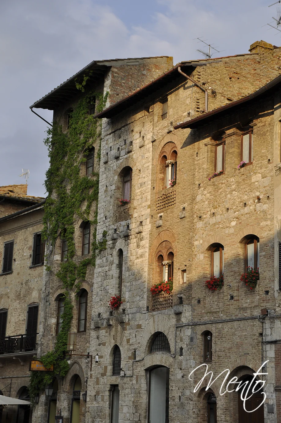 Piazza della Cisterna. San Gimignano