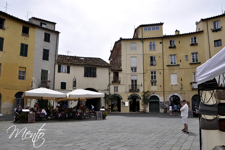 Plaza del anfiteatro. Lucca