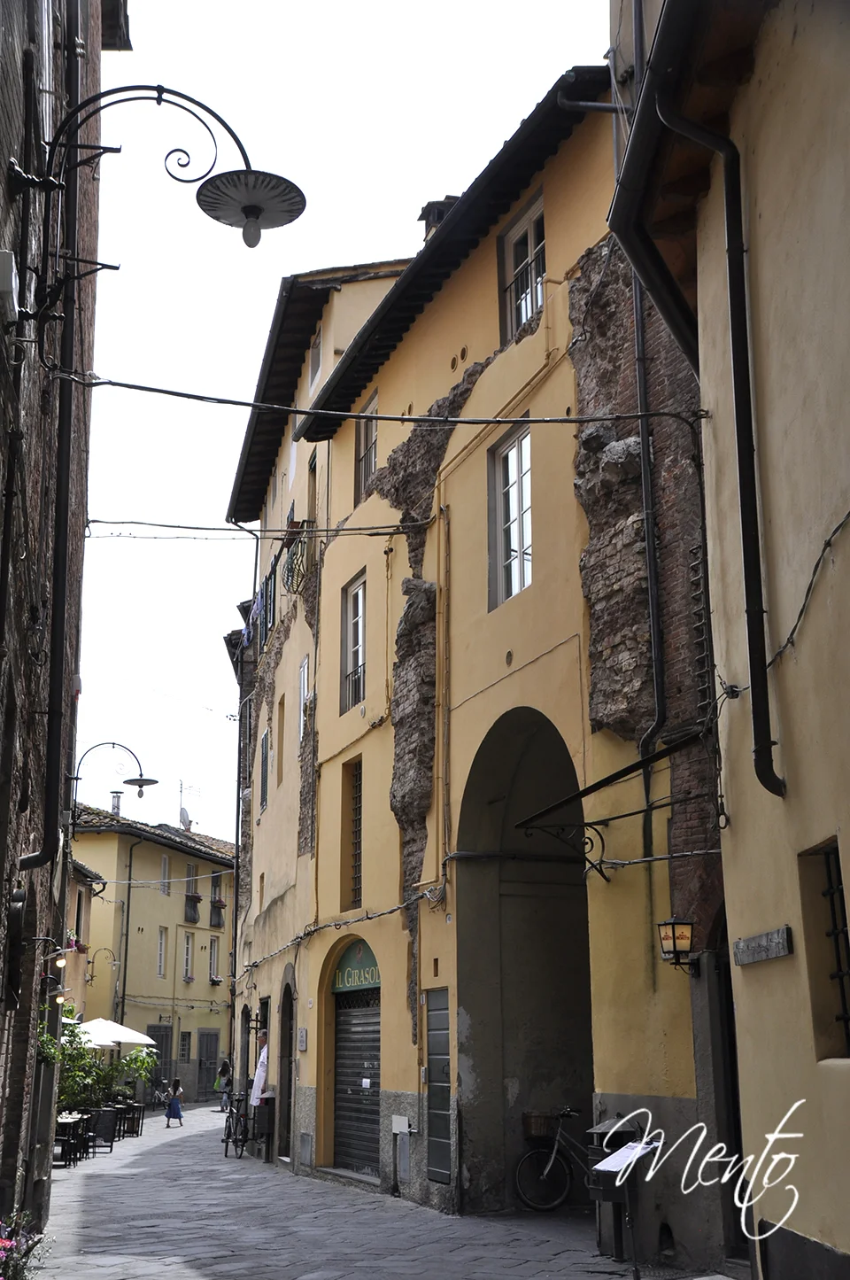 Fachada exterior de la plaza del anfiteatro. Lucca