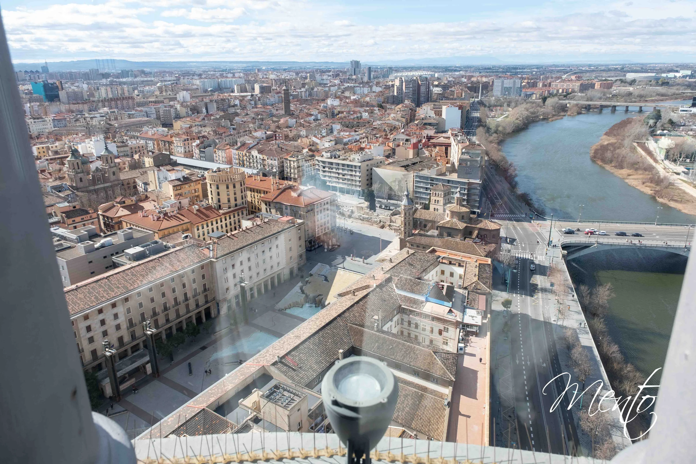 Vistas desde la torre de San Francisco de Borja. Se aprecia la silueta del continente americano en la fuente de la Hispandad.